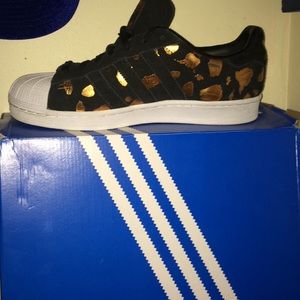 Adidas Superstarts